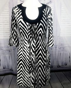 En Focus 3/4 Sleeves Black & White Shift Dress.